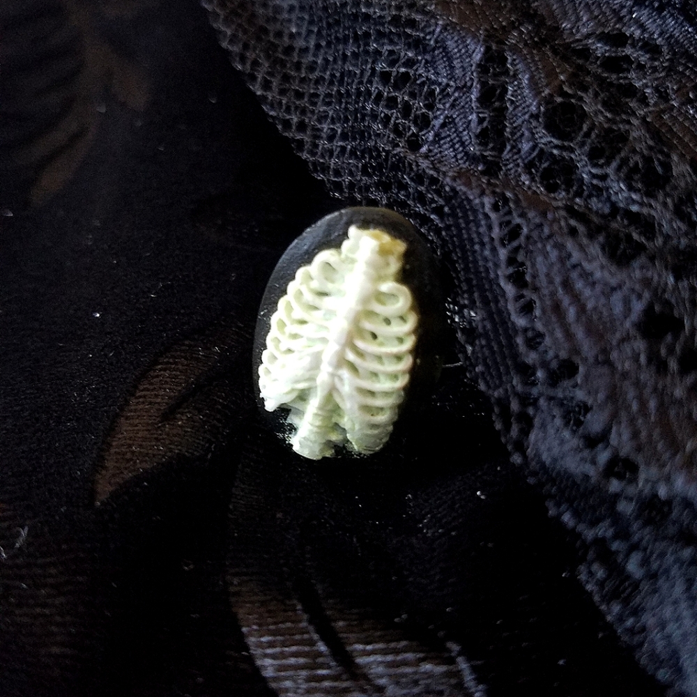 GLOW Ribcage Ring - Picture 11 of 14